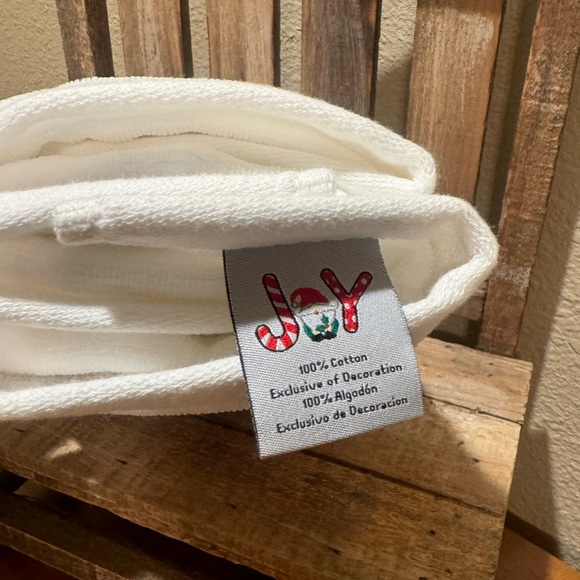 Christmas Gnome Bathroom Hand Towels Set Of 2, Gnomes Holding Christmas Presents - Picture 8 of 9